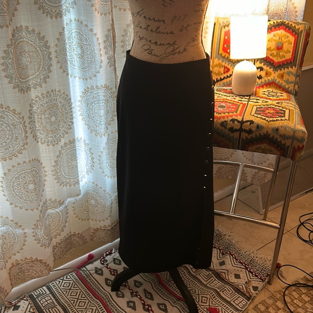 Stretchy rayon pencil skirt. New York & Company. Large